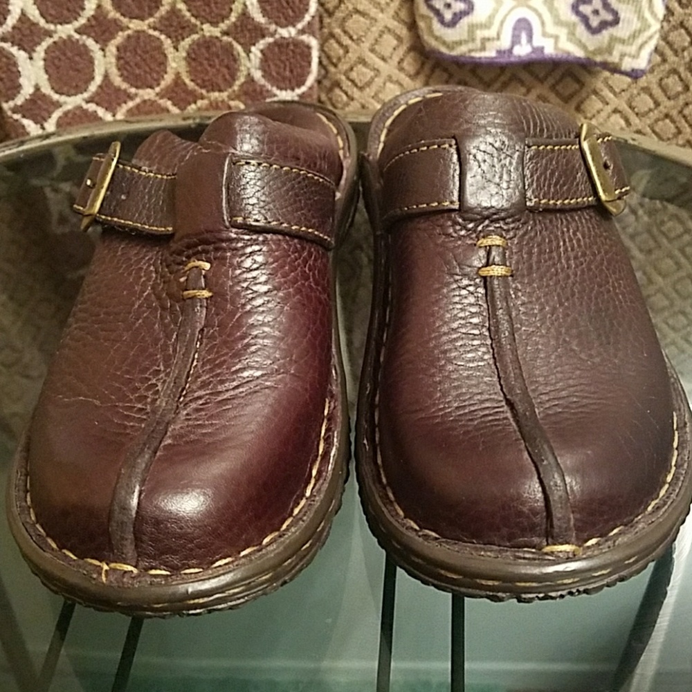BORN BRAND BROWN LEATHER SLIP ON SHOES